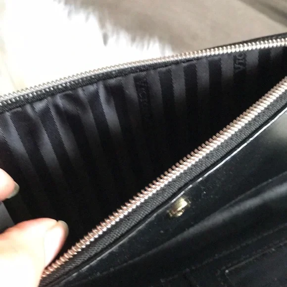 VICTORIA’S SECRET WRISTLET - Picture 2 of 8